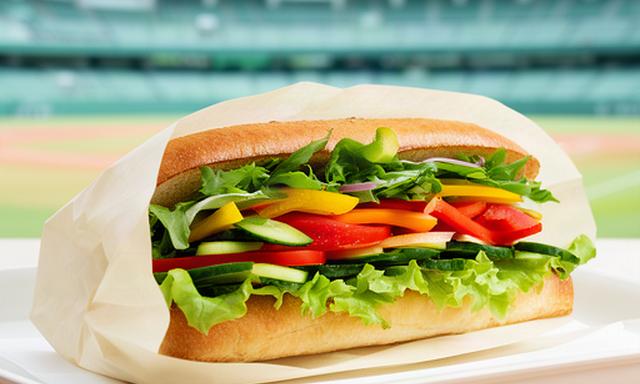 京丹後産の野菜を使った彩り豊かな球場サンドイッチ